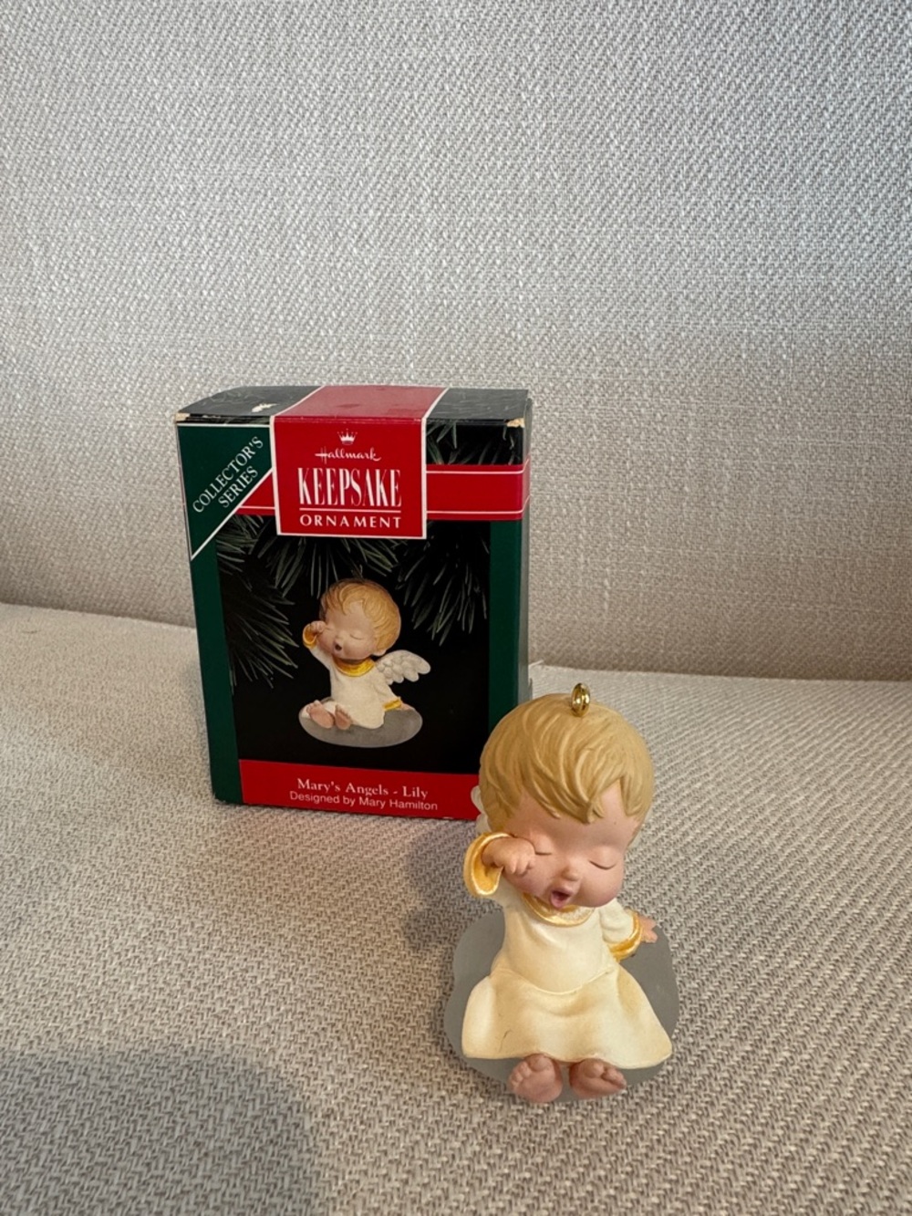 Hallmark 1992 Mary's Angels Lily #5 in series Ornament